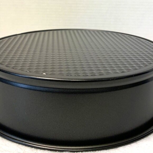 Non-Stick Carbon Steel Springform Pan, 10-Inch - Picture 5 of 5